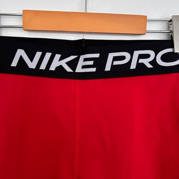 BNWT Women’s Red Nike Pro Dri Fit Training Shorts in Size XL - Picture 4 of 12